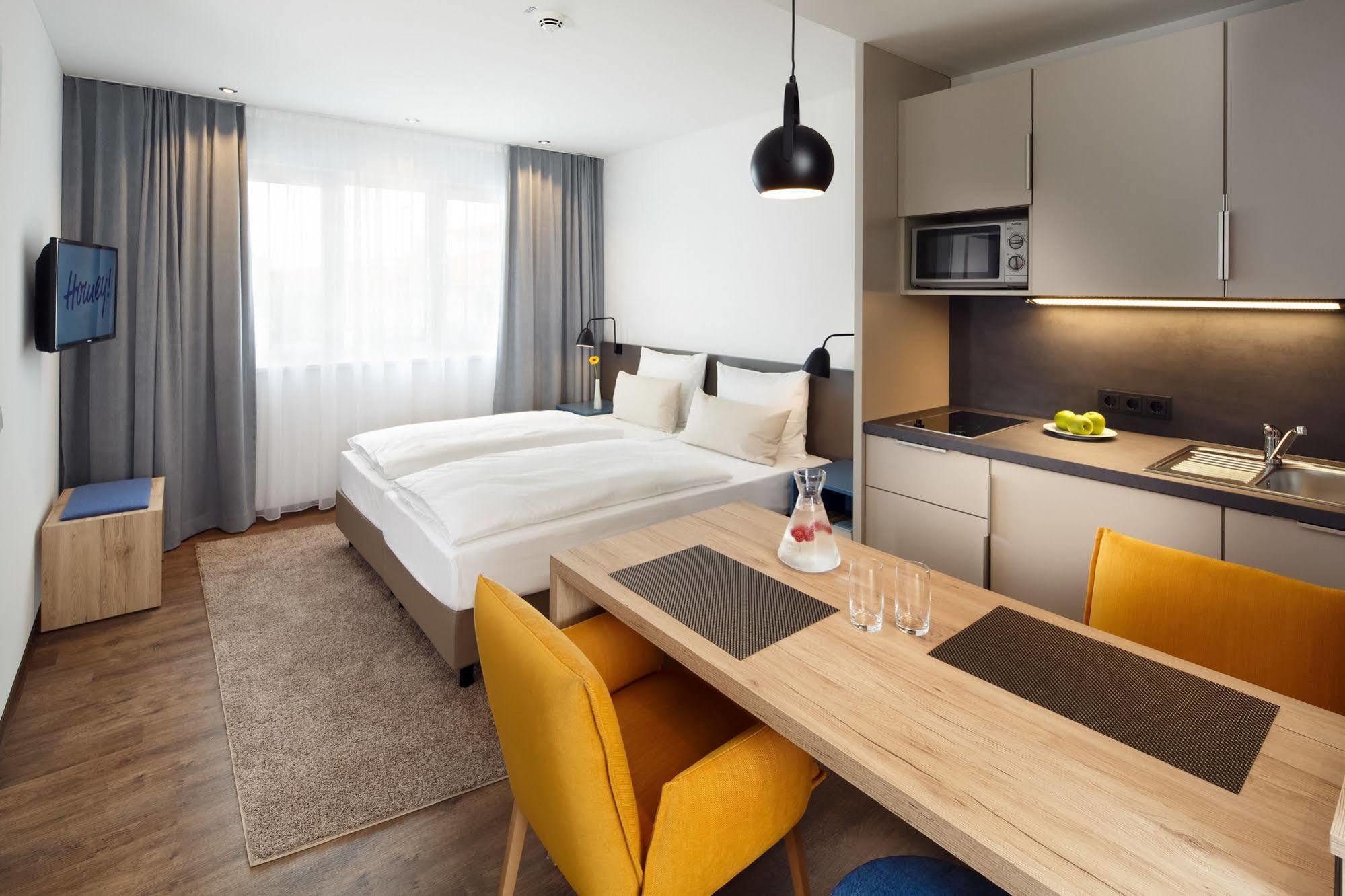 Homey! Hotel Регенсбург Экстерьер фото